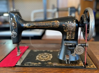 image of a Singer FeatherWeight machine after restoration